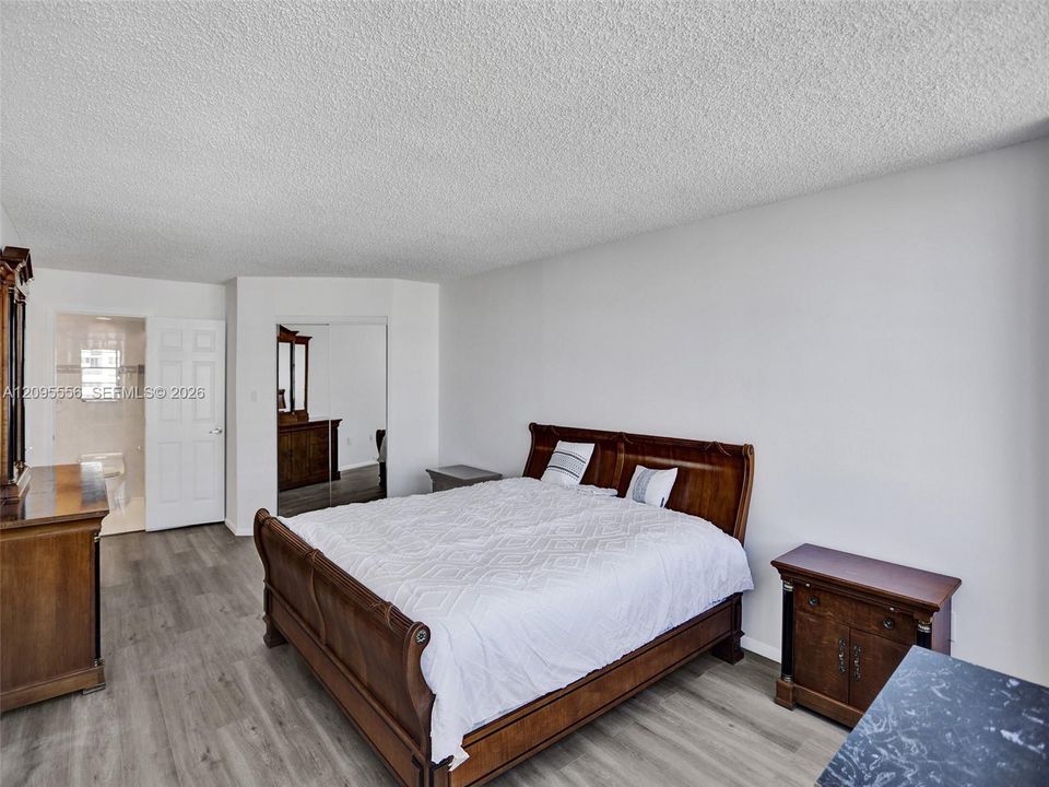 En Venta: $295,000 (2 camas, 2 baños, 1565 Pies cuadrados)