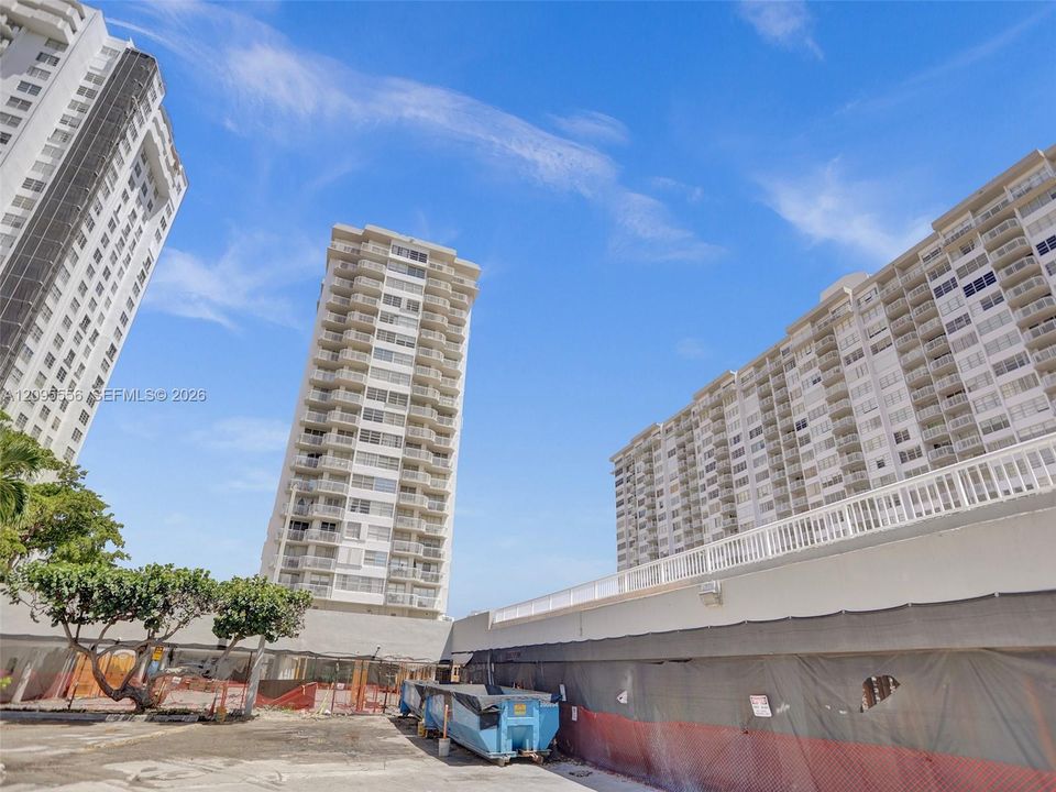 En Venta: $295,000 (2 camas, 2 baños, 1565 Pies cuadrados)