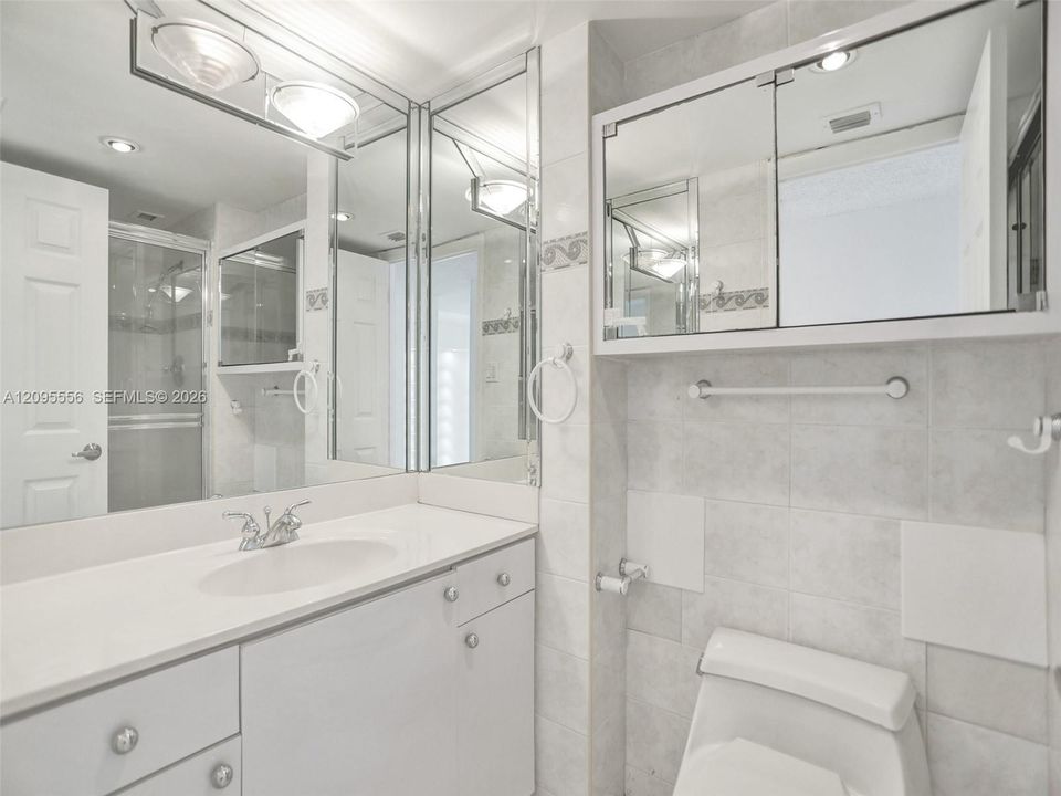 En Venta: $295,000 (2 camas, 2 baños, 1565 Pies cuadrados)