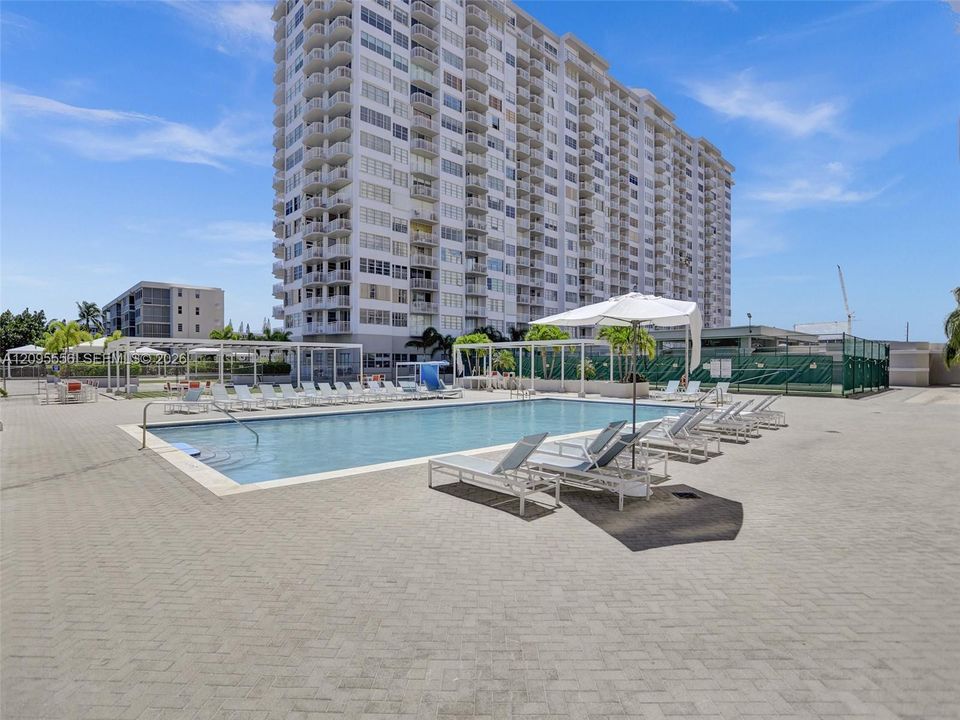 En Venta: $295,000 (2 camas, 2 baños, 1565 Pies cuadrados)