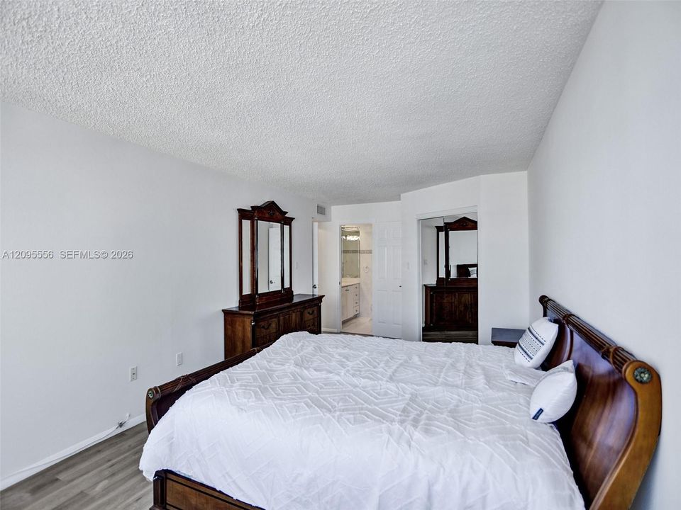 En Venta: $295,000 (2 camas, 2 baños, 1565 Pies cuadrados)