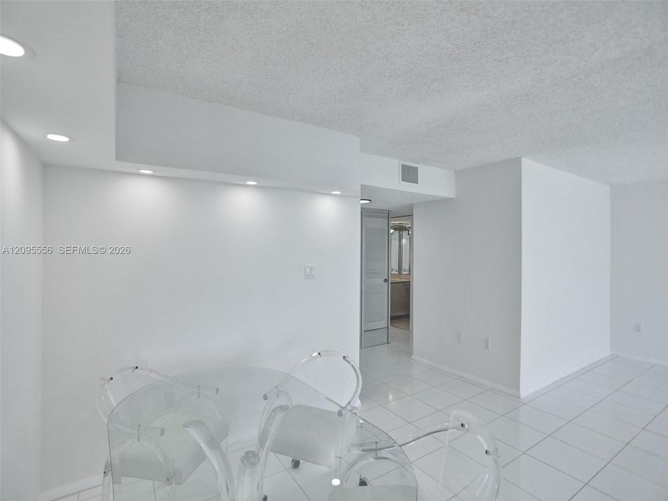 En Venta: $295,000 (2 camas, 2 baños, 1565 Pies cuadrados)