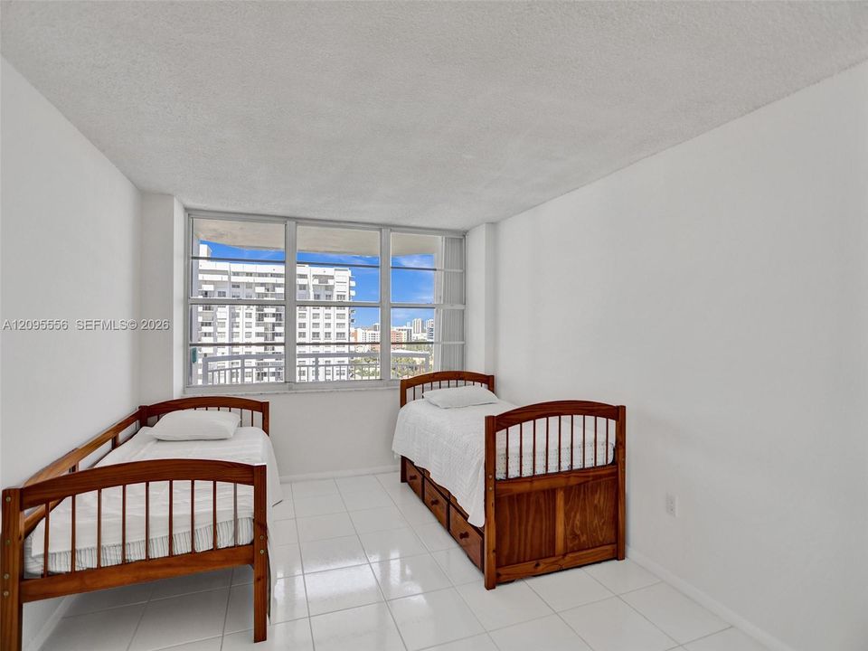 En Venta: $295,000 (2 camas, 2 baños, 1565 Pies cuadrados)