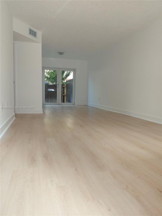 For Rent: $2,485 (3 beds, 1 baths, 847 Square Feet)