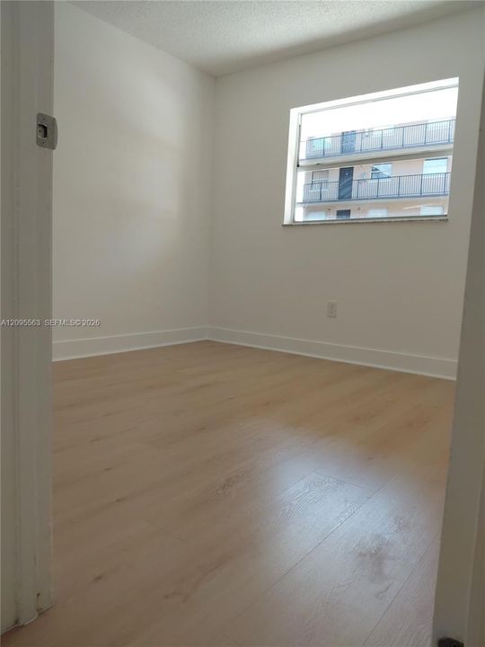 For Rent: $2,485 (3 beds, 1 baths, 847 Square Feet)