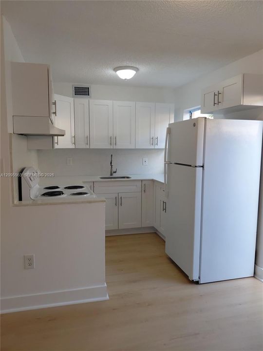 For Rent: $2,485 (3 beds, 1 baths, 847 Square Feet)