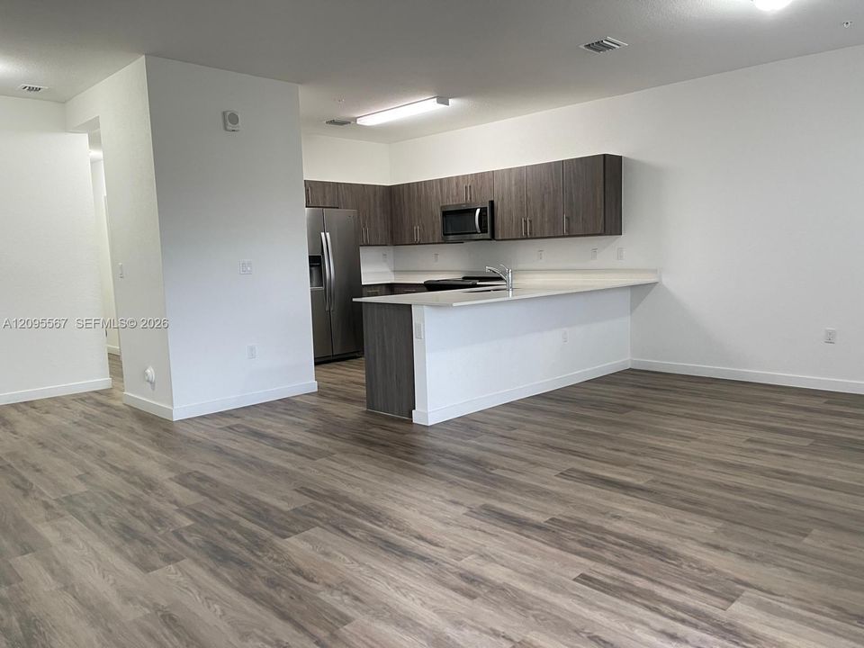 For Rent: $2,700 (3 beds, 2 baths, 1428 Square Feet)