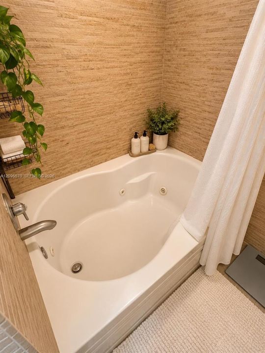 For Sale: $319,900 (1 beds, 1 baths, 449 Square Feet)