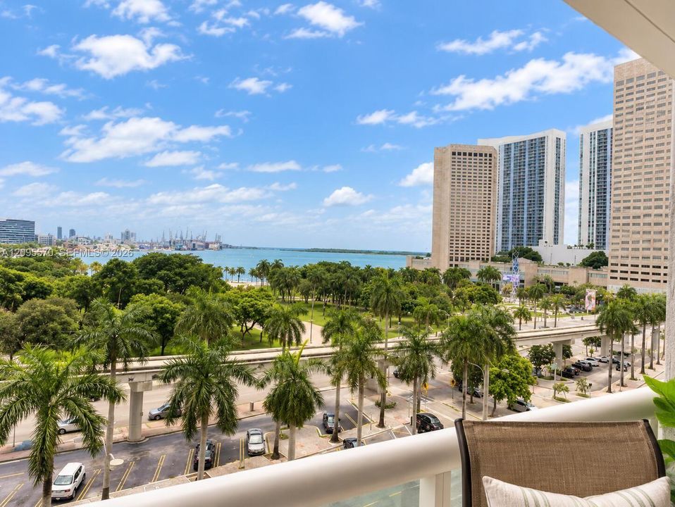 For Sale: $319,900 (1 beds, 1 baths, 449 Square Feet)