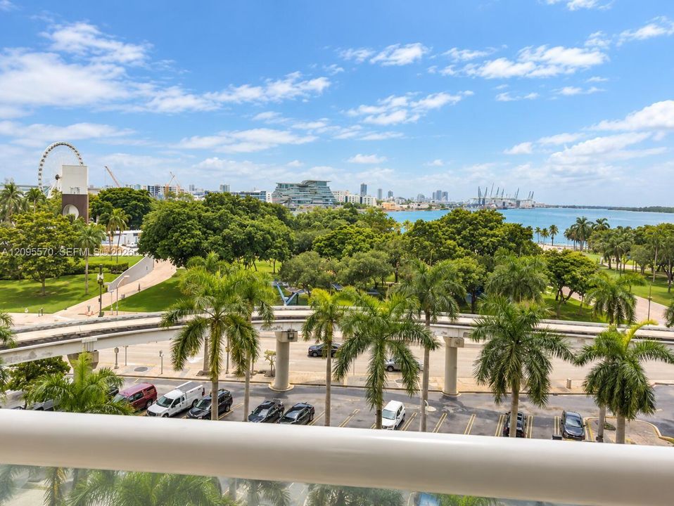 For Sale: $319,900 (1 beds, 1 baths, 449 Square Feet)