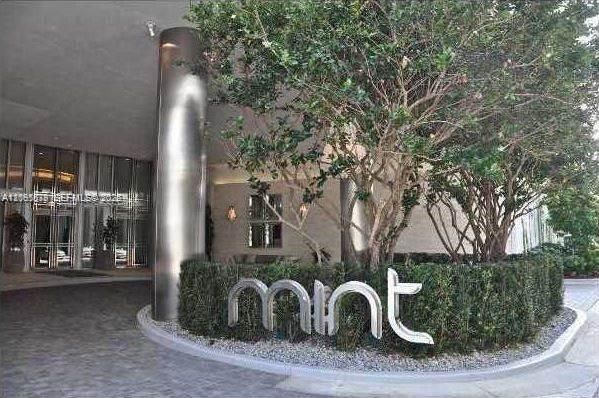 For Rent: $3,400 (2 beds, 2 baths, 930 Square Feet)