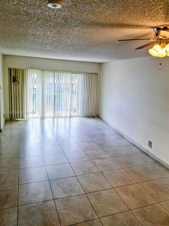 En Venta: $285,000 (3 camas, 2 baños, 1166 Pies cuadrados)