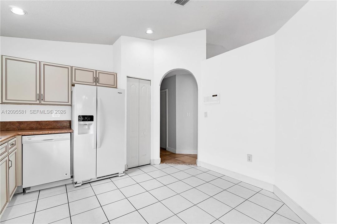 For Rent: $3,900 (3 beds, 2 baths, 1521 Square Feet)