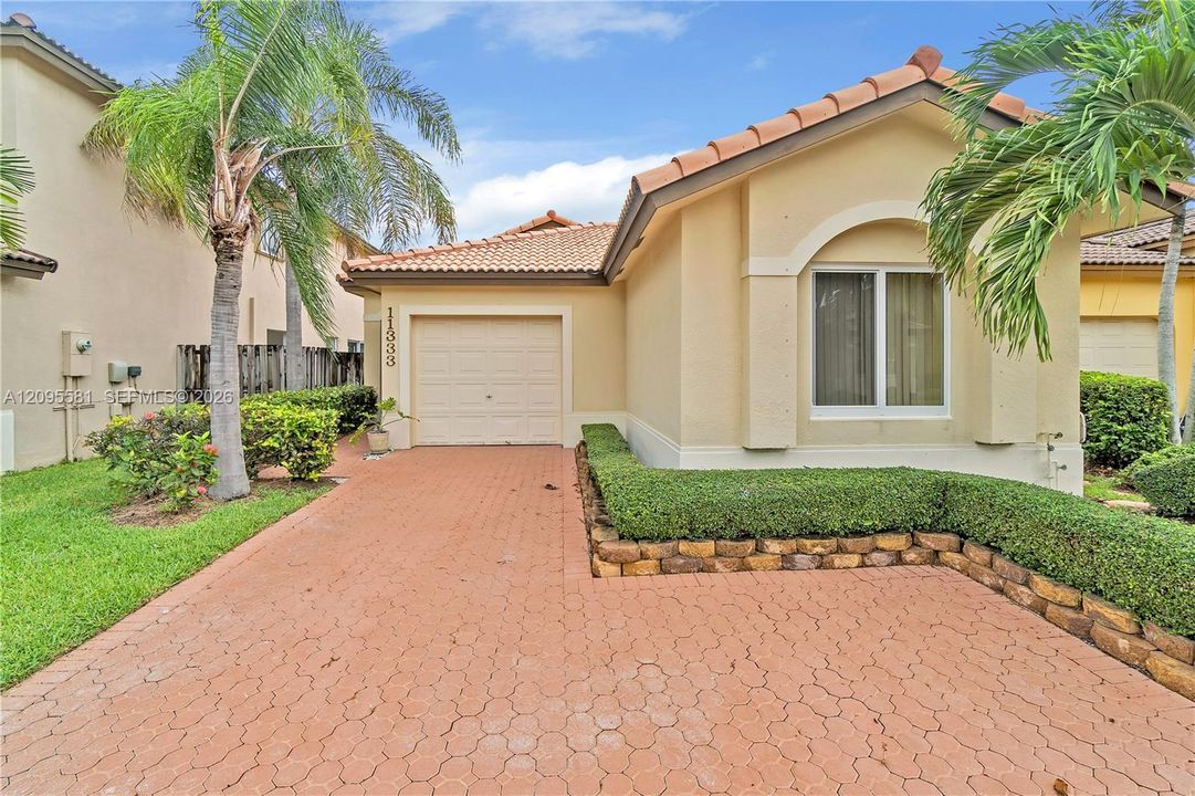 For Rent: $3,900 (3 beds, 2 baths, 1521 Square Feet)