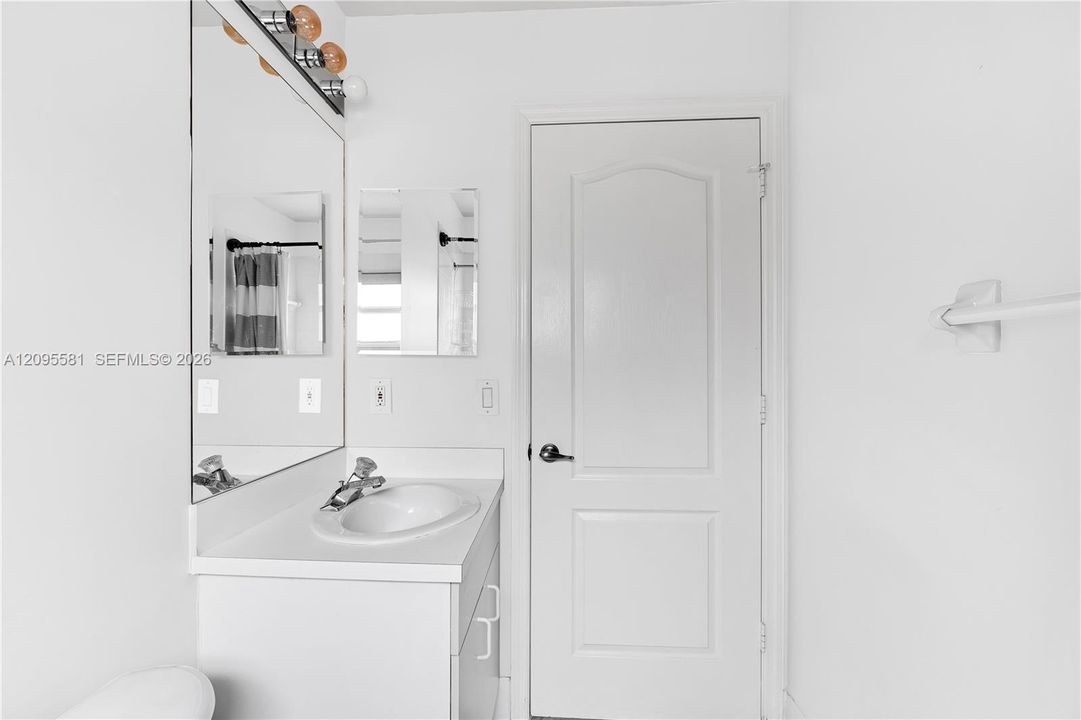 For Rent: $3,900 (3 beds, 2 baths, 1521 Square Feet)