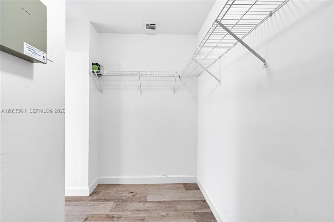 For Rent: $3,900 (3 beds, 2 baths, 1521 Square Feet)