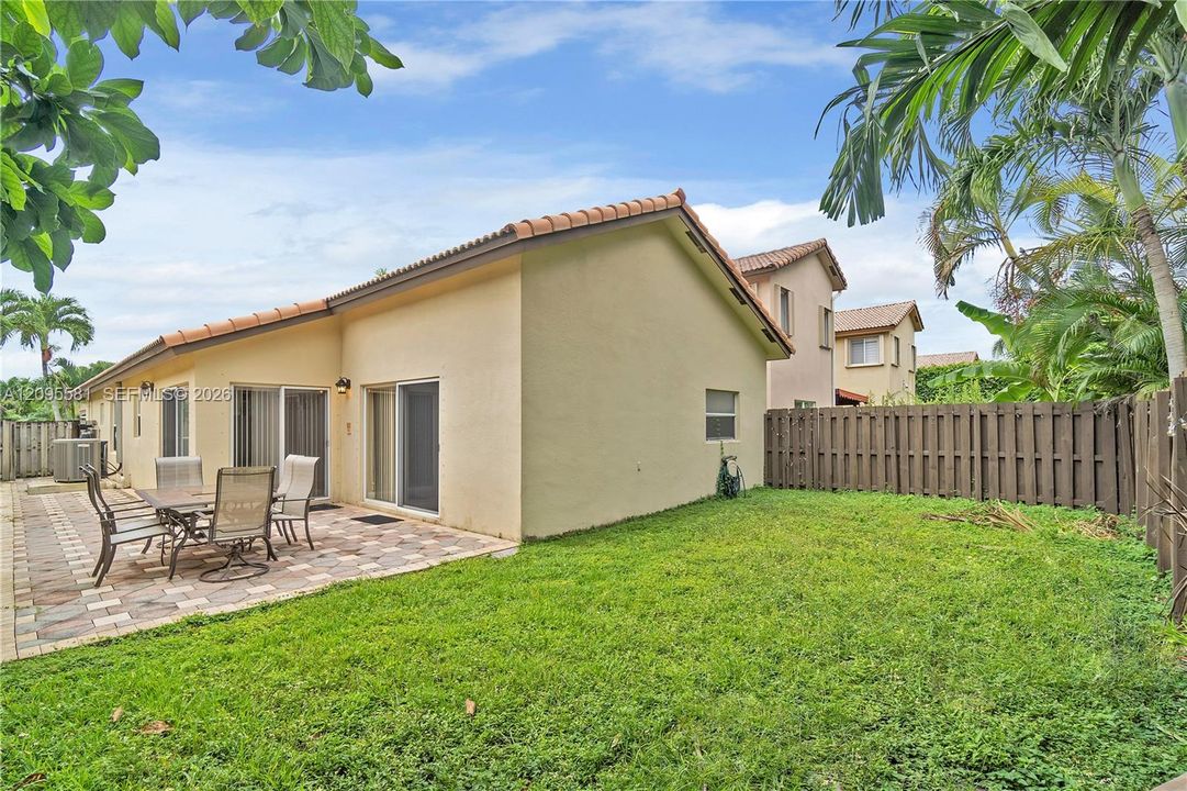For Rent: $3,900 (3 beds, 2 baths, 1521 Square Feet)