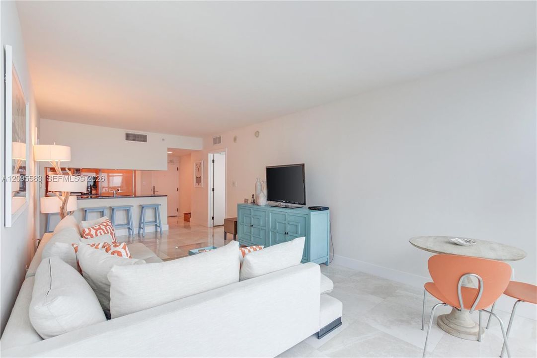 For Rent: $12,500 (2 beds, 2 baths, 1200 Square Feet)