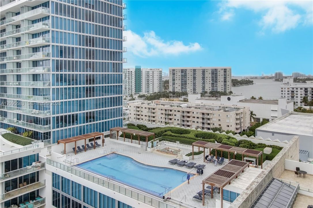 For Rent: $12,500 (2 beds, 2 baths, 1200 Square Feet)