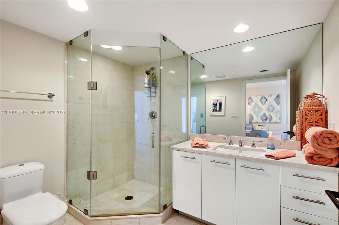 For Rent: $12,500 (2 beds, 2 baths, 1200 Square Feet)