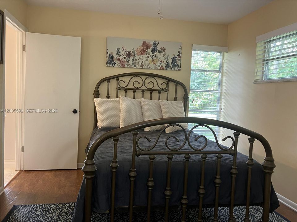 待售: $569,000 (2 贝兹, 2 浴室, 1698 平方英尺)