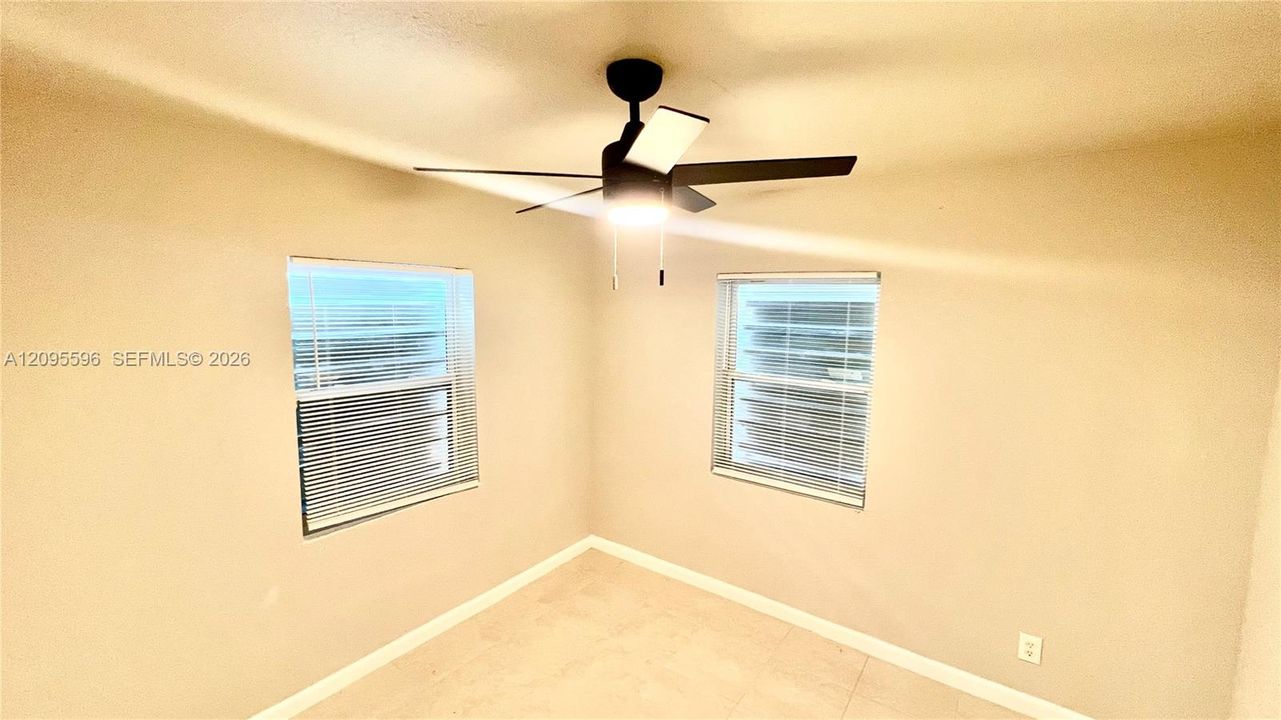 For Rent: $1,450 (2 beds, 1 baths, 1200 Square Feet)