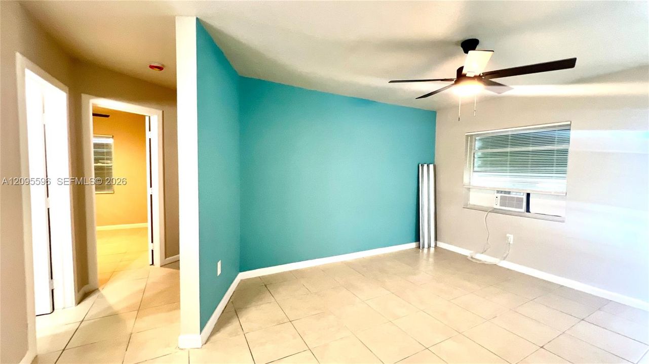 For Rent: $1,450 (2 beds, 1 baths, 1200 Square Feet)