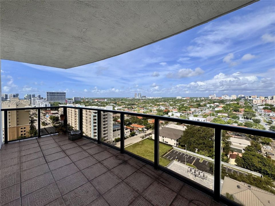 For Sale: $489,900 (2 beds, 2 baths, 1126 Square Feet)