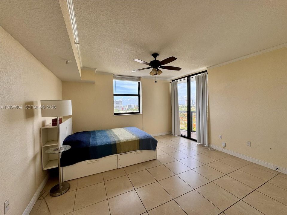 For Sale: $489,900 (2 beds, 2 baths, 1126 Square Feet)