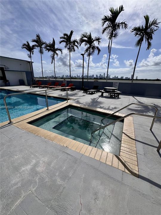 For Sale: $489,900 (2 beds, 2 baths, 1126 Square Feet)