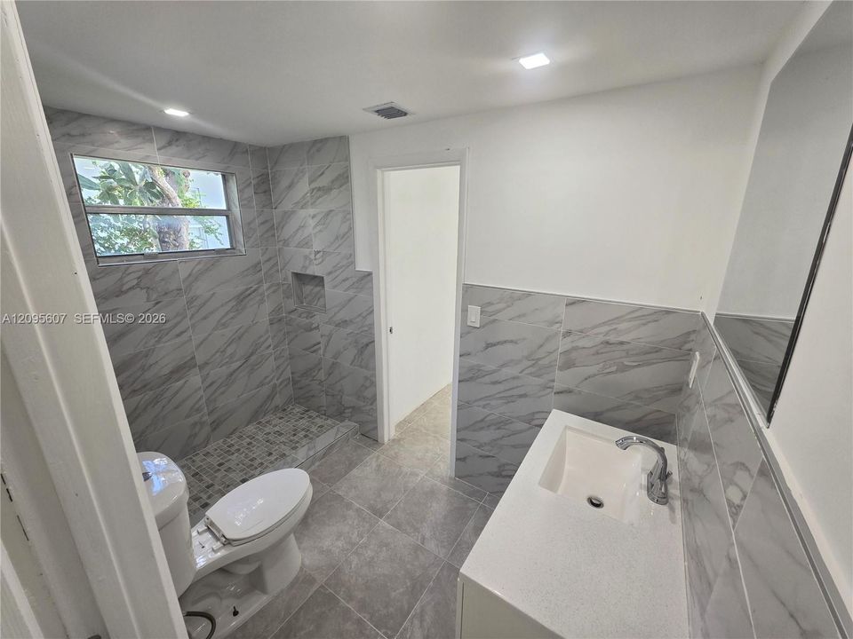 En Renta: $4,100 (4 camas, 2 baños, 1634 Pies cuadrados)