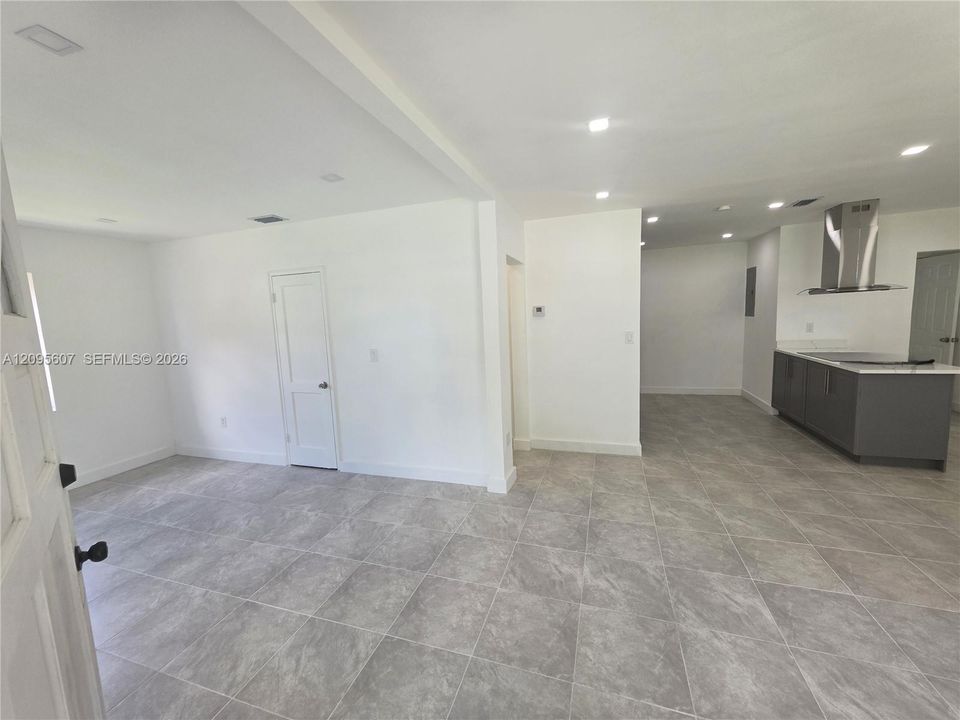 En Renta: $4,100 (4 camas, 2 baños, 1634 Pies cuadrados)
