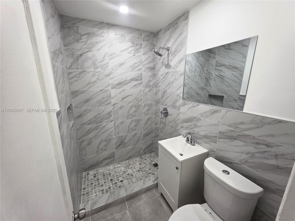 En Renta: $4,100 (4 camas, 2 baños, 1634 Pies cuadrados)