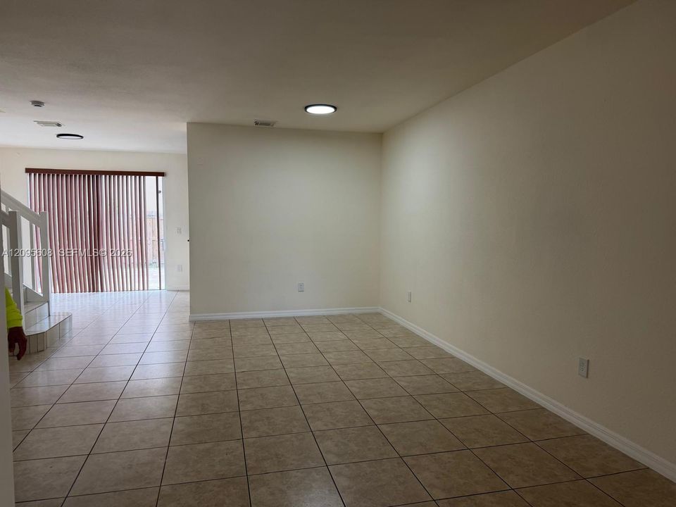 For Rent: $3,050 (3 beds, 2 baths, 1368 Square Feet)