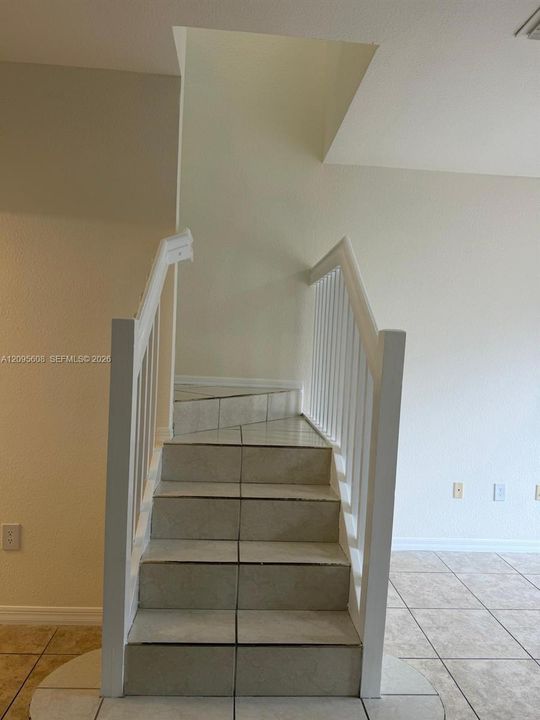 For Rent: $3,050 (3 beds, 2 baths, 1368 Square Feet)