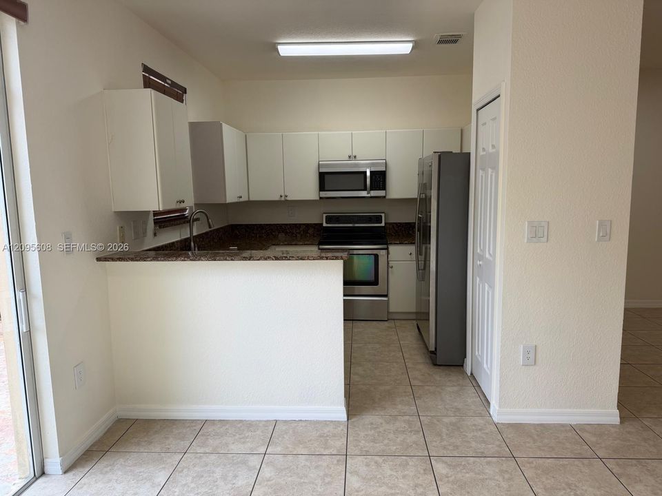 For Rent: $3,050 (3 beds, 2 baths, 1368 Square Feet)
