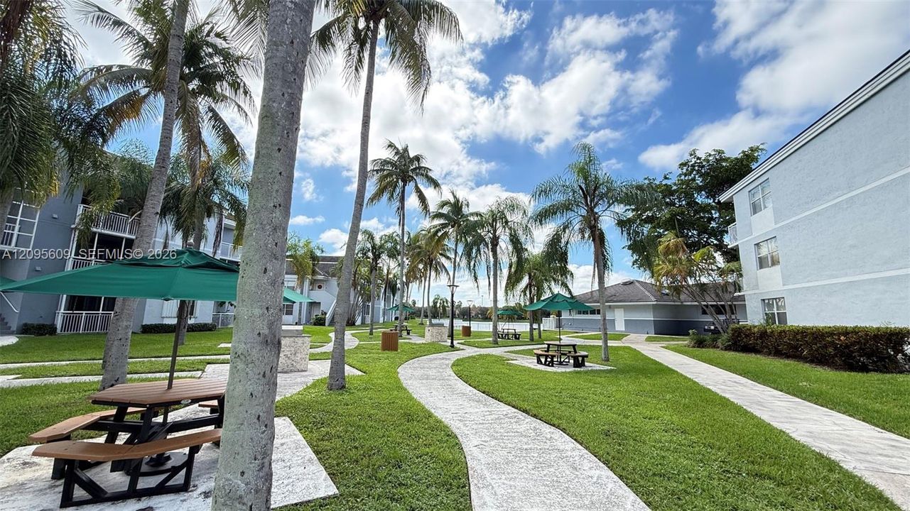 For Sale: $250,000 (2 beds, 2 baths, 1113 Square Feet)