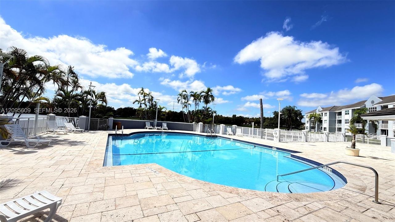 For Sale: $250,000 (2 beds, 2 baths, 1113 Square Feet)