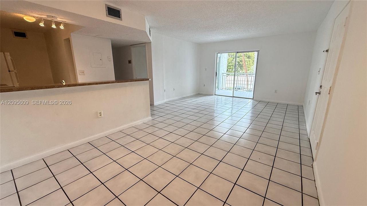 For Sale: $250,000 (2 beds, 2 baths, 1113 Square Feet)