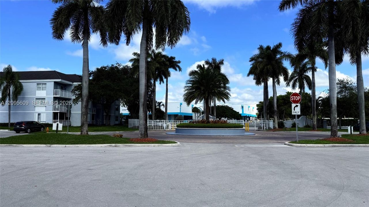 For Sale: $250,000 (2 beds, 2 baths, 1113 Square Feet)