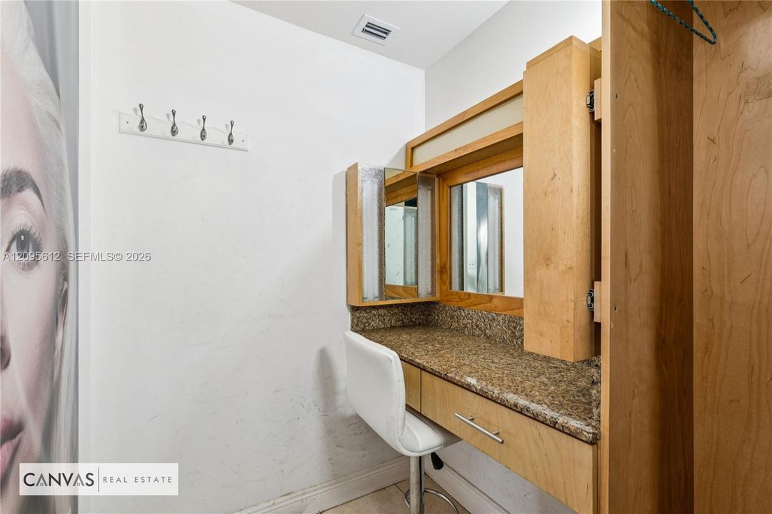 В аренду: $12,000 (0 спален, 0 ванн, 0 Квадратных фут)
