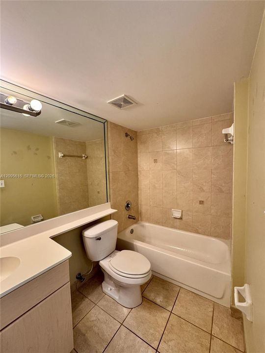 For Sale: $365,000 (2 beds, 2 baths, 1040 Square Feet)