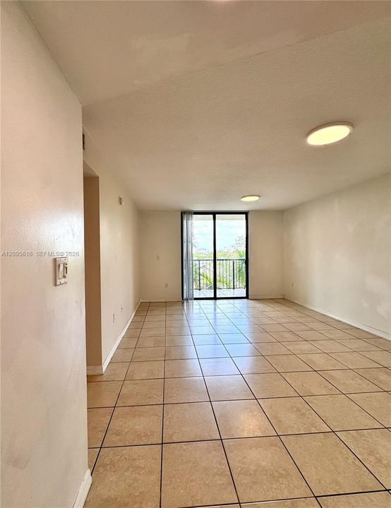 For Sale: $365,000 (2 beds, 2 baths, 1040 Square Feet)
