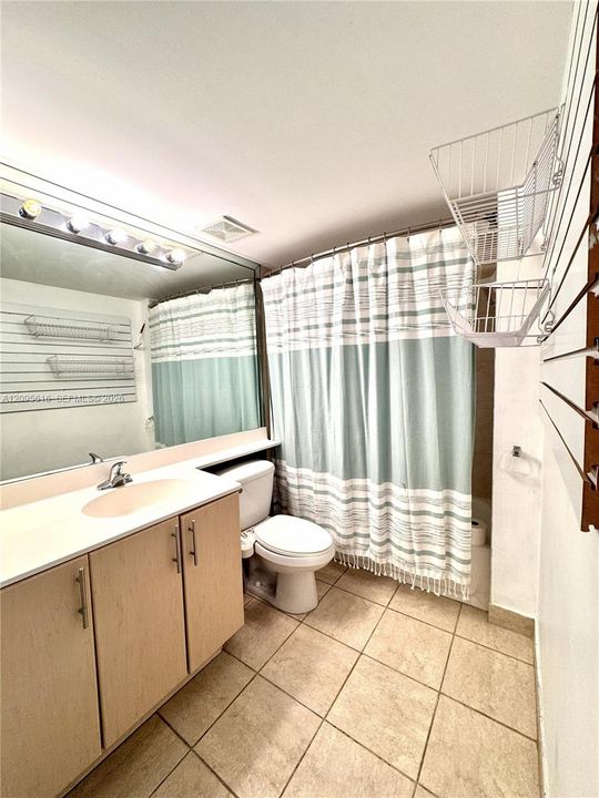 For Sale: $365,000 (2 beds, 2 baths, 1040 Square Feet)
