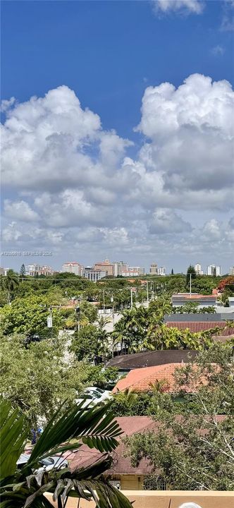 For Sale: $365,000 (2 beds, 2 baths, 1040 Square Feet)