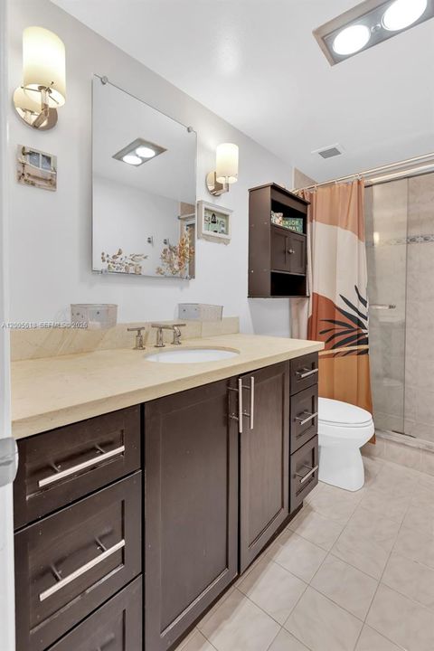 For Sale: $389,000 (2 beds, 2 baths, 1240 Square Feet)