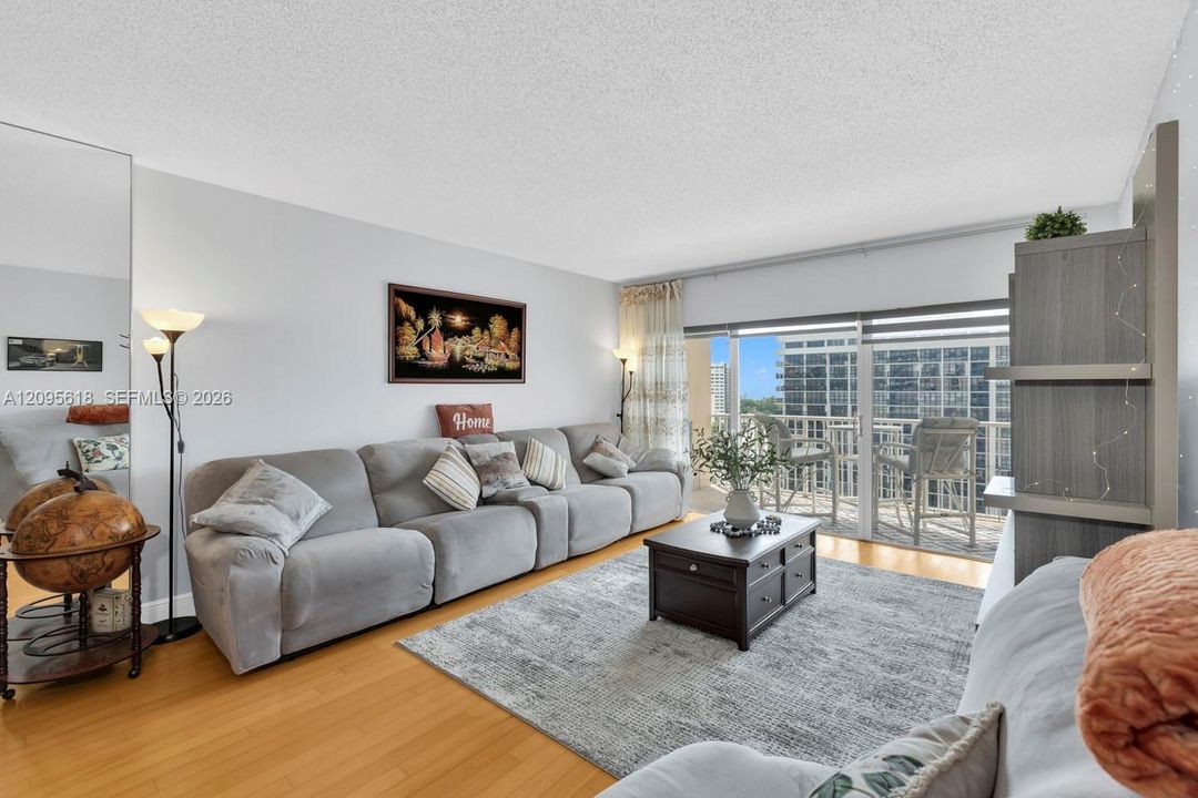 For Sale: $389,000 (2 beds, 2 baths, 1240 Square Feet)