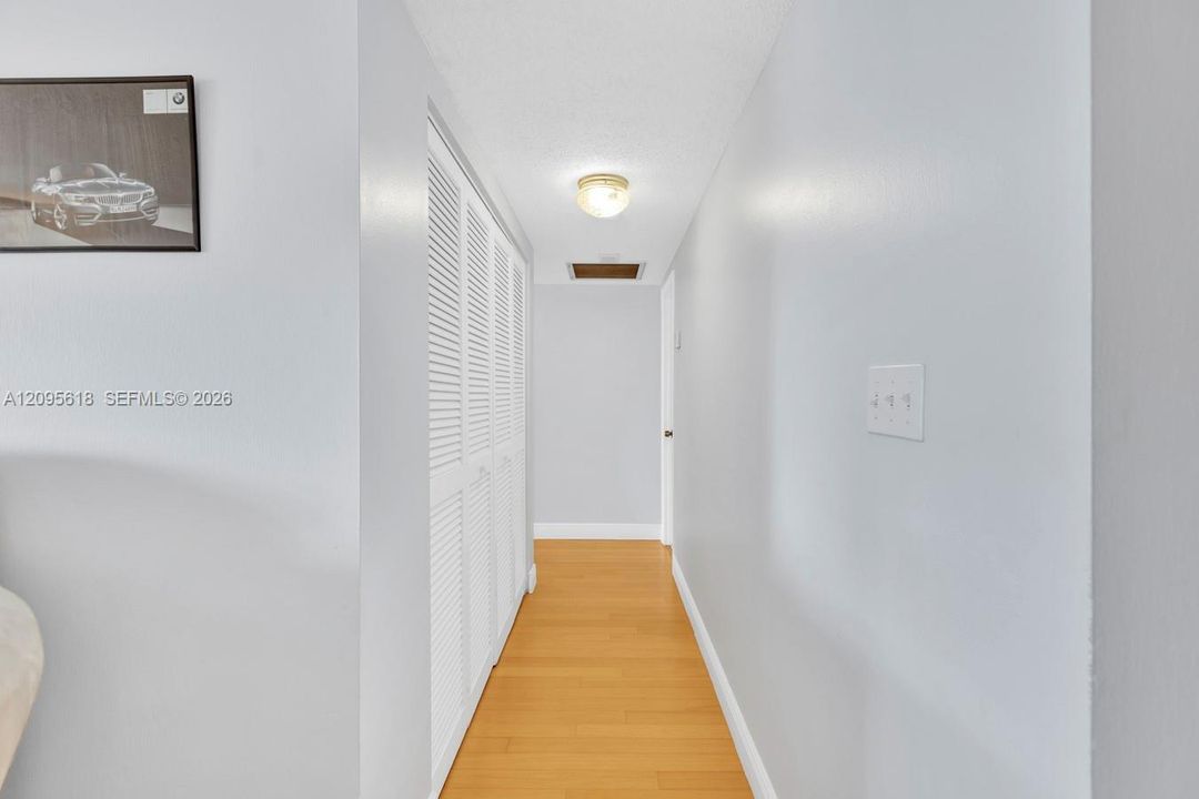 For Sale: $389,000 (2 beds, 2 baths, 1240 Square Feet)