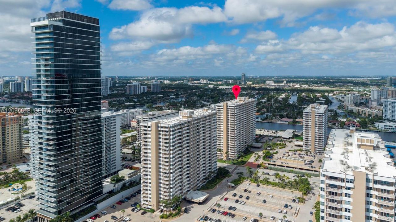 For Sale: $389,000 (2 beds, 2 baths, 1240 Square Feet)