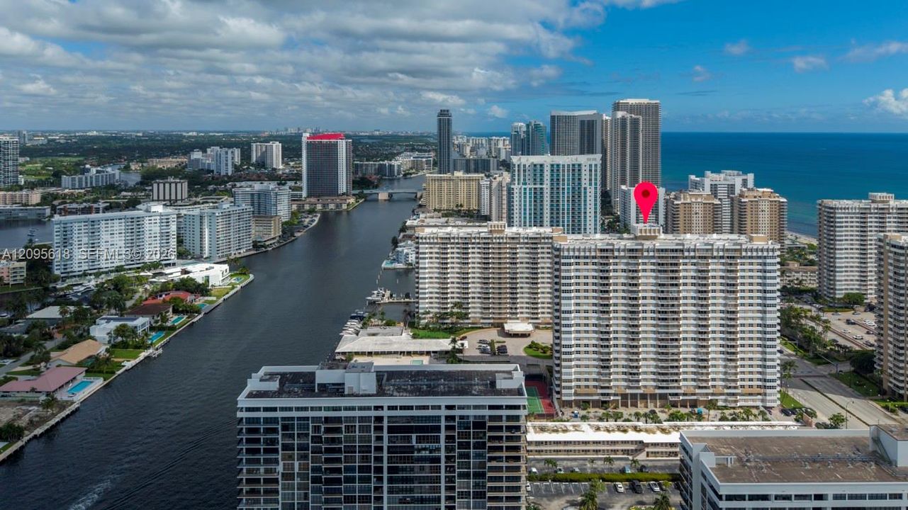 For Sale: $389,000 (2 beds, 2 baths, 1240 Square Feet)